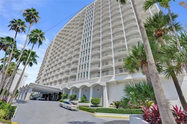 Building Photo - 5401 Collins Ave