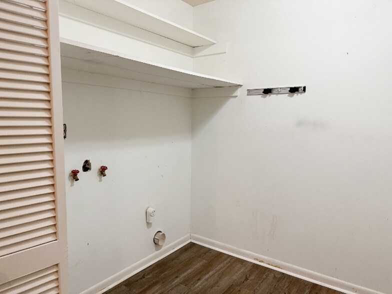 Building Photo - 233 Markwood Dr