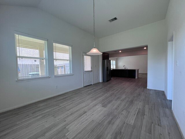 Building Photo - 14147 Little River Dr