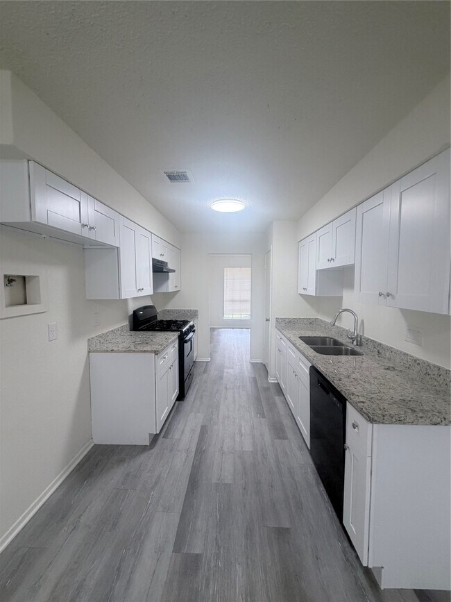 Building Photo - 8119 Knightwood Forest Dr