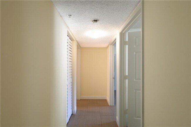 Building Photo - 2640 S University Dr