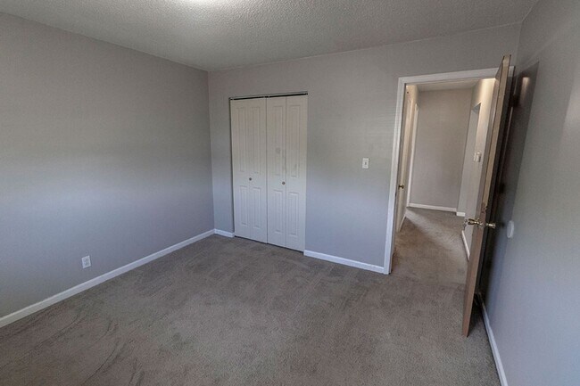 Building Photo - 7217 N Moberly Dr