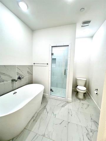 Building Photo - 5653 Woodlands Dr