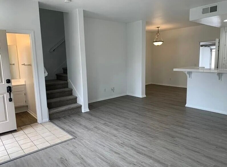 Building Photo - 1460 Rancho Rose Way