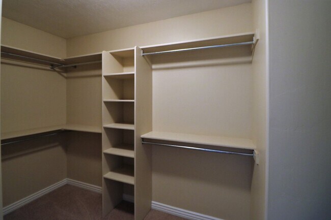 Building Photo - Beautiful Harvest Park Mapleton Townhouse