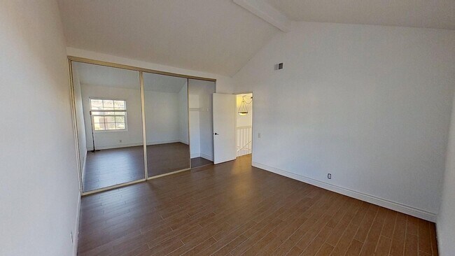 Building Photo - 27 Columbus