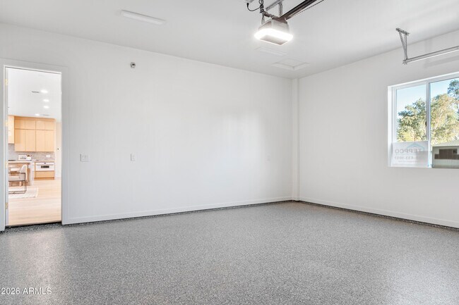 Building Photo - 5540 E Dahlia Dr