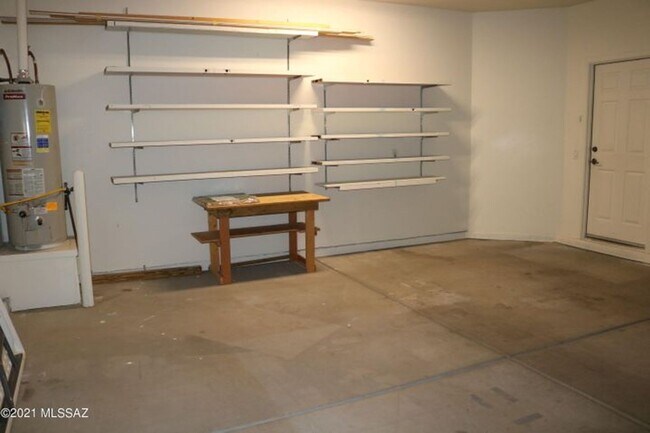 Building Photo - Move in Ready 2 bedroom 2 bath with den!