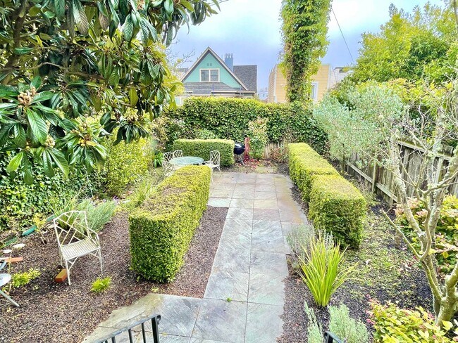Building Photo - Lower Pacific Heights 2BR/2BA Condo With Bonus Room! Deck! Yard! Garage!  PROGRESSIVE