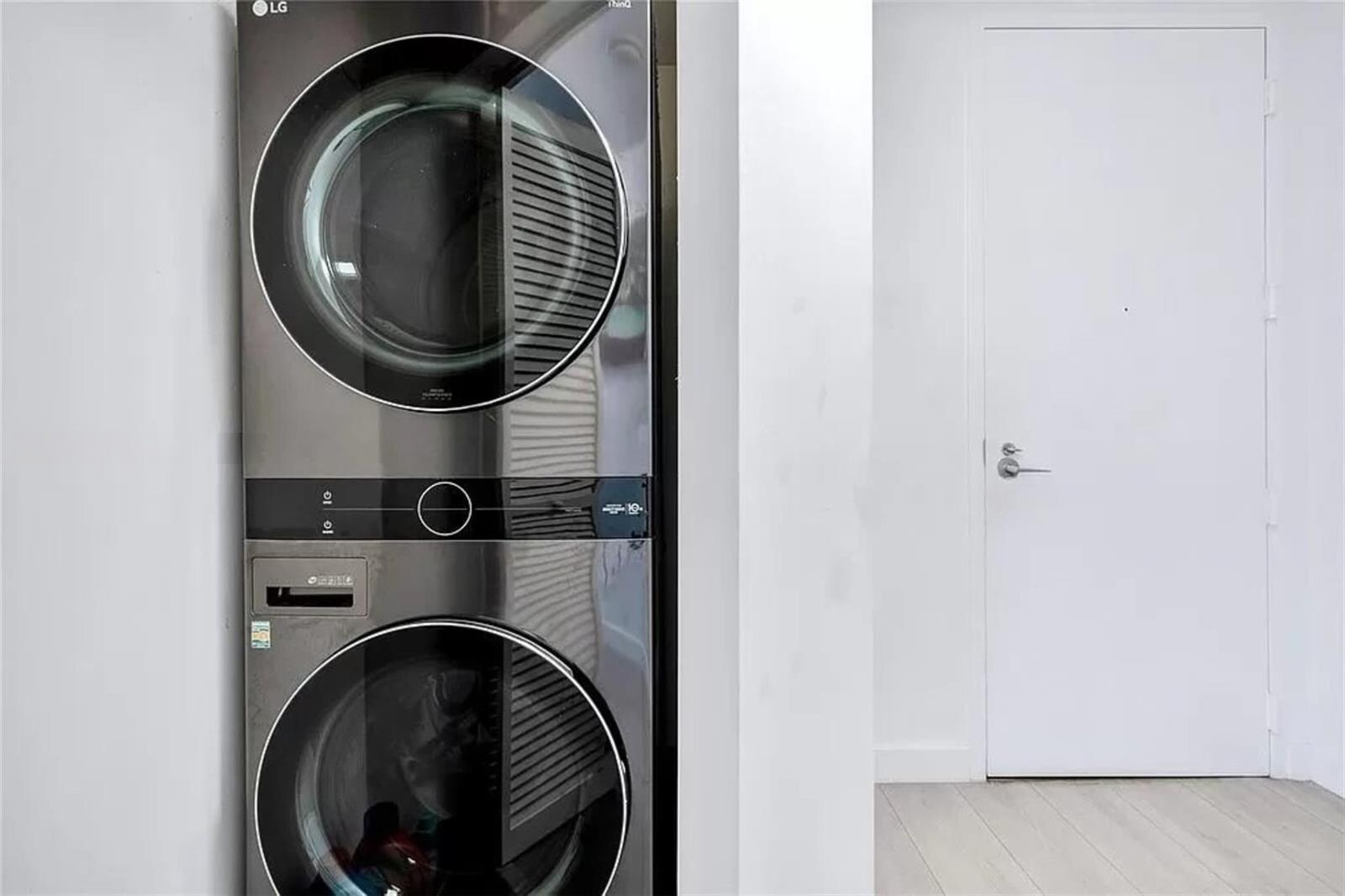 Building Photo - 1111 SW 1st Ave