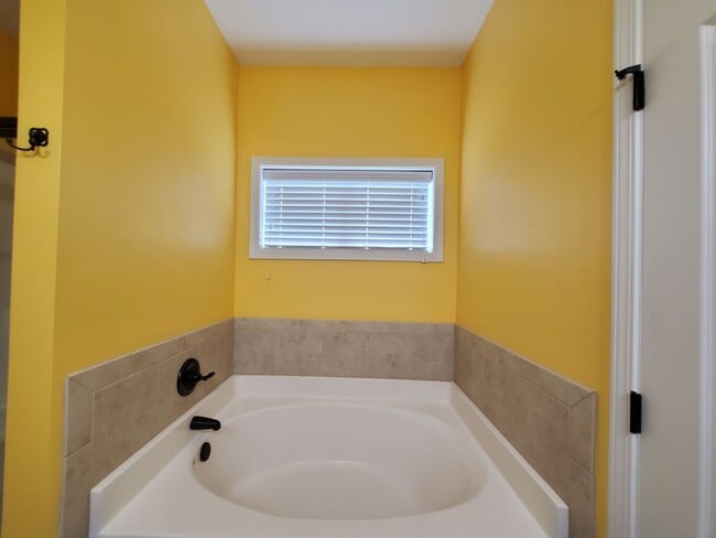 Building Photo - Gorgeous Home In Turnberry Subdivision