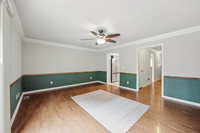 Building Photo - Beautiful 2 Bedroom 1.5 Bathroom Duplex