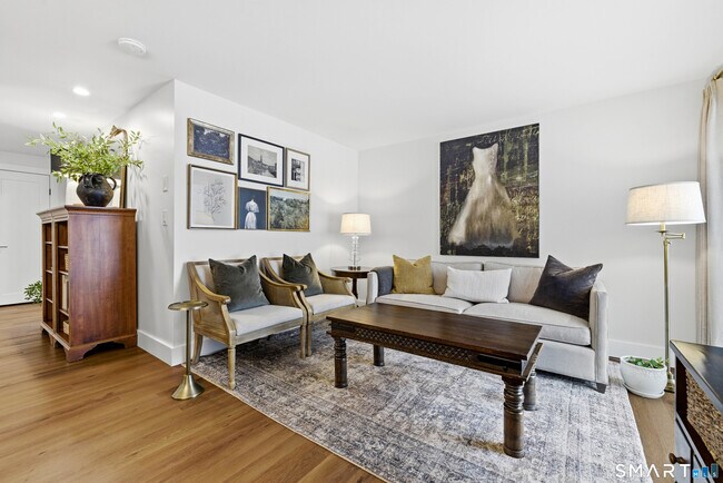 Building Photo - 60 Cinnamon Spring