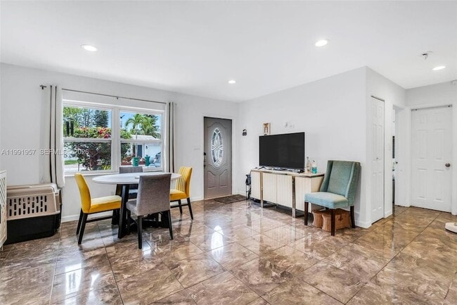 Building Photo - 7211 NW 76th St