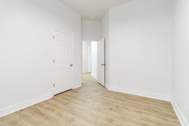 Building Photo - Gorgeous 3 bedroom, 2 bath home with a study near the Forum & Randolph AFB!