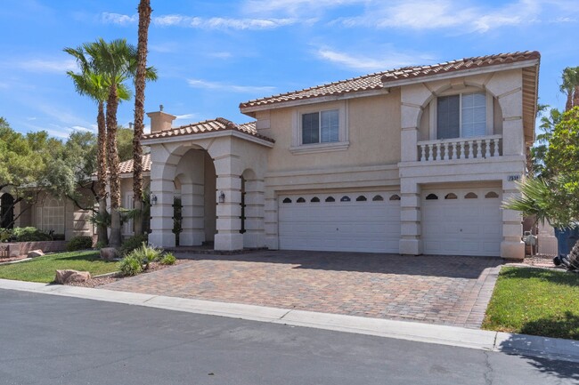 Building Photo - LUXORY 5 BEDROOM 3 1/2 BATH HOME LOCATED I...