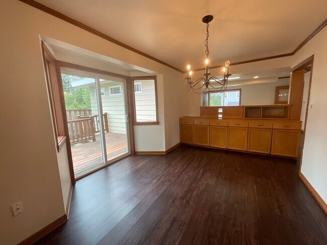 Building Photo - 3 Bed, 2 Bath Home with 2- Car Garage/Shop...