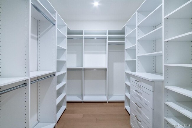 Building Photo - 110 Chatsworth Ave