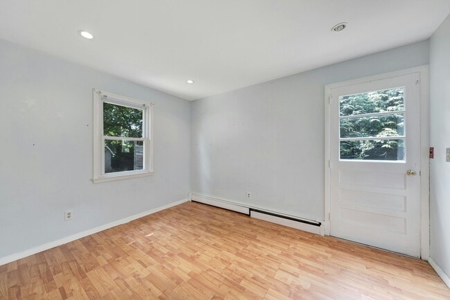 Building Photo - 106 Hillside Ave