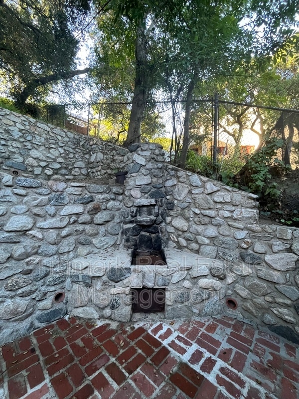 Building Photo - 3204 Vickers Dr