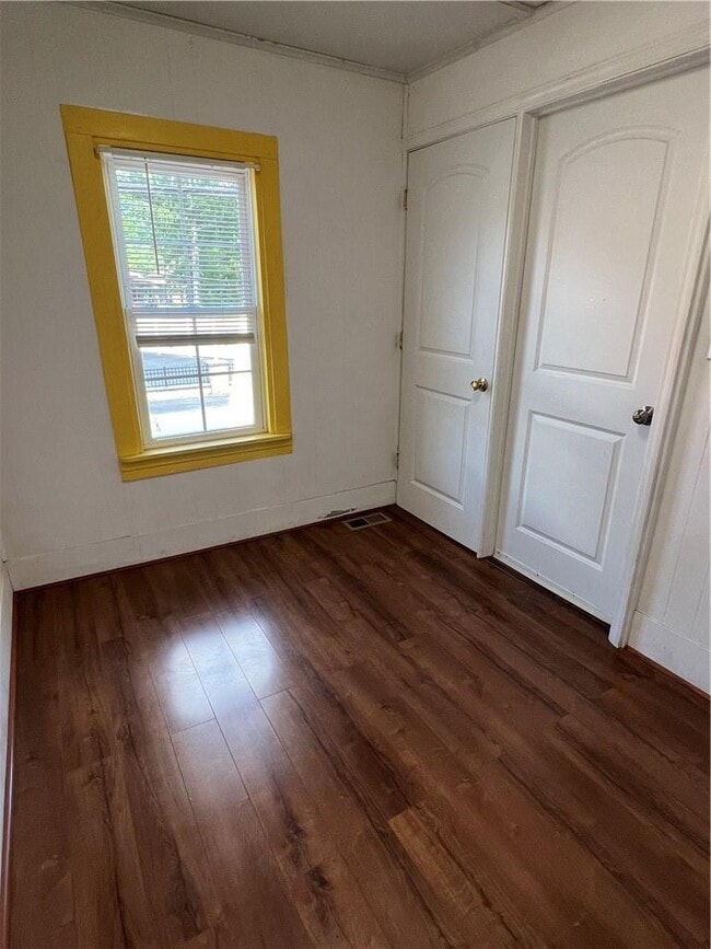 Building Photo - 207 Monhagen Ave