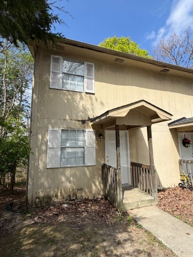 Building Photo - 2 Bedroom 1.5 Bath Duplex