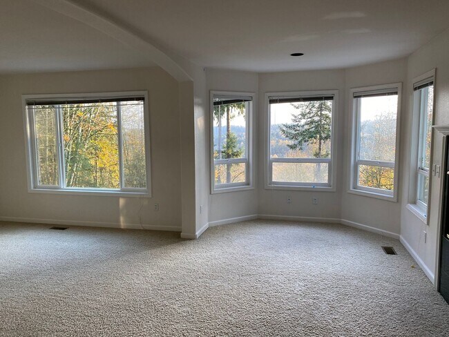 Building Photo - Estate Style Home on Private Road