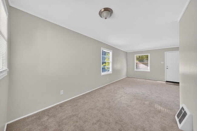 Building Photo - 115 Spring Garden Dr