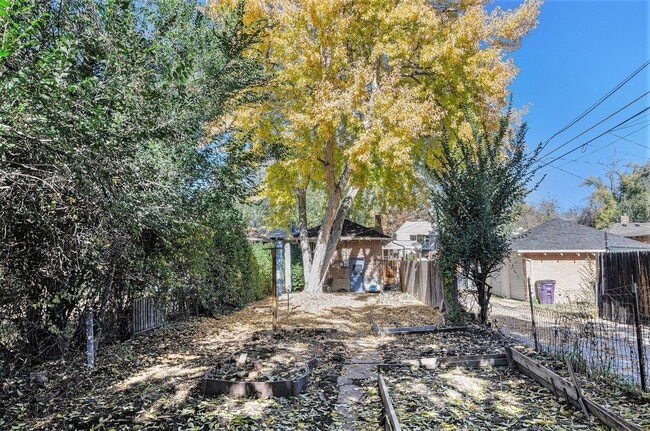 Building Photo - Spacious 2 bedroom home in the heart of Ci...