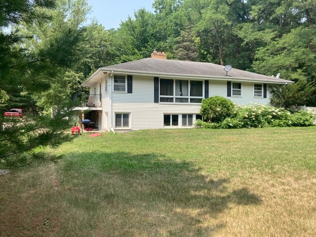 Building Photo - 3080 Perrot Ave S