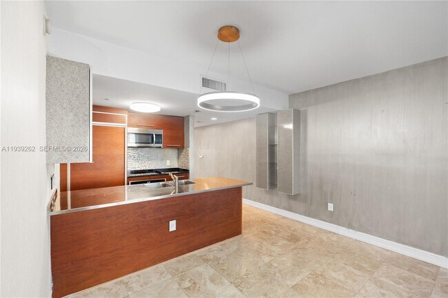 Building Photo - 1850 S Ocean Dr