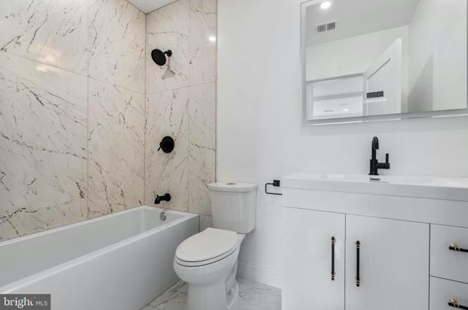 Building Photo - 331 W St NE