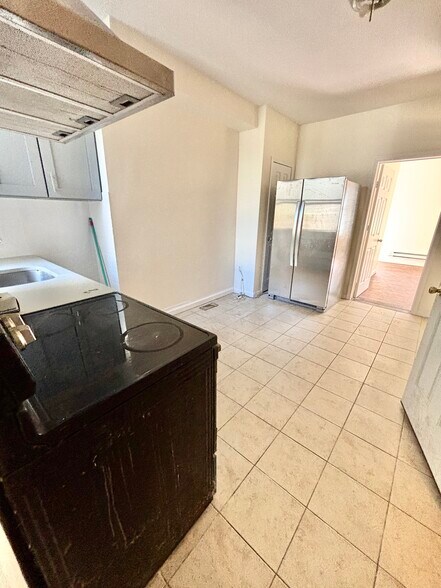 Building Photo - 1025 Mount Vernon St