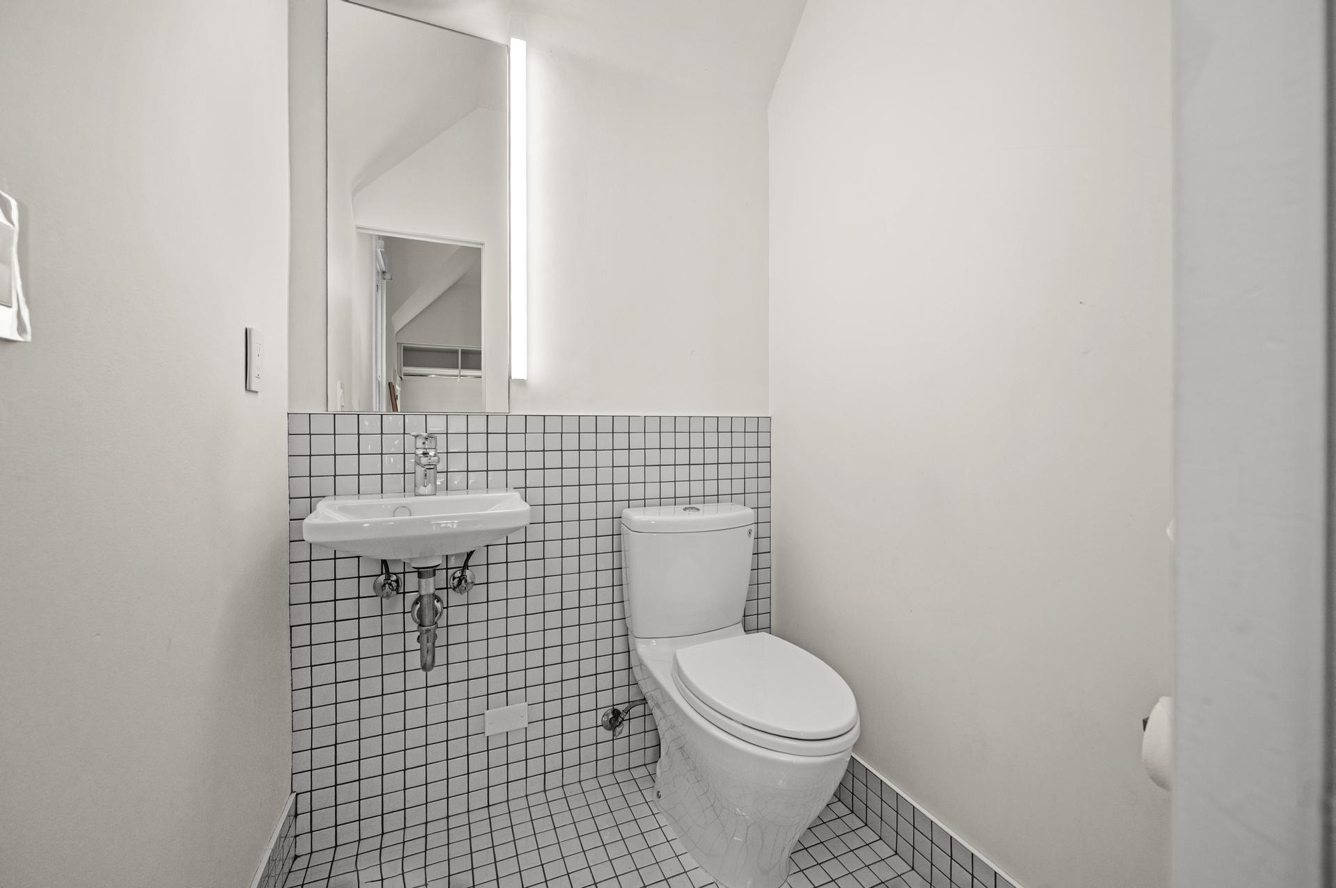 Building Photo - 1720 NW Hoyt St