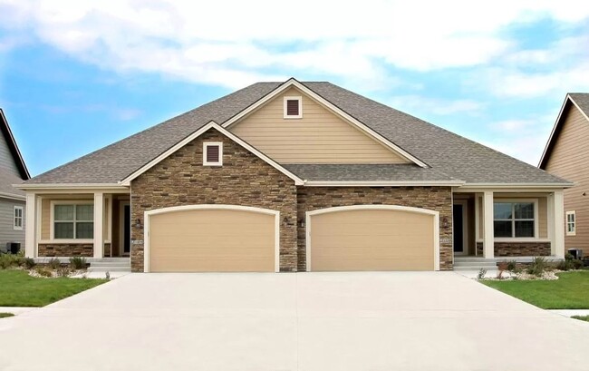 Building Photo - Centennial Pointe West