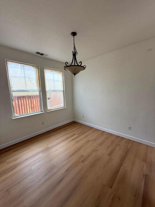 Building Photo - Paradise Valley