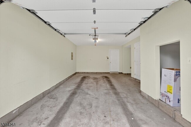 Building Photo - 535 Coventry Dr