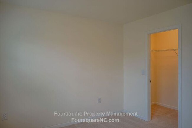 Building Photo - Spacious Single-Family Home with 1st Floor Office, Loft & Fenced Backyard , Includes Washer/Dryer