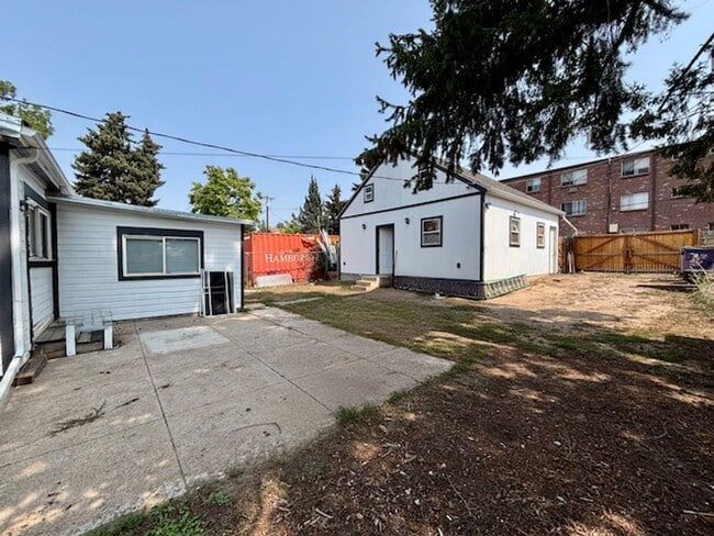 Building Photo - FREE RENT UNTIL OCTOBER 15TH
