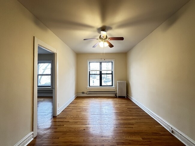 Building Photo - 960 W Cornelia Ave