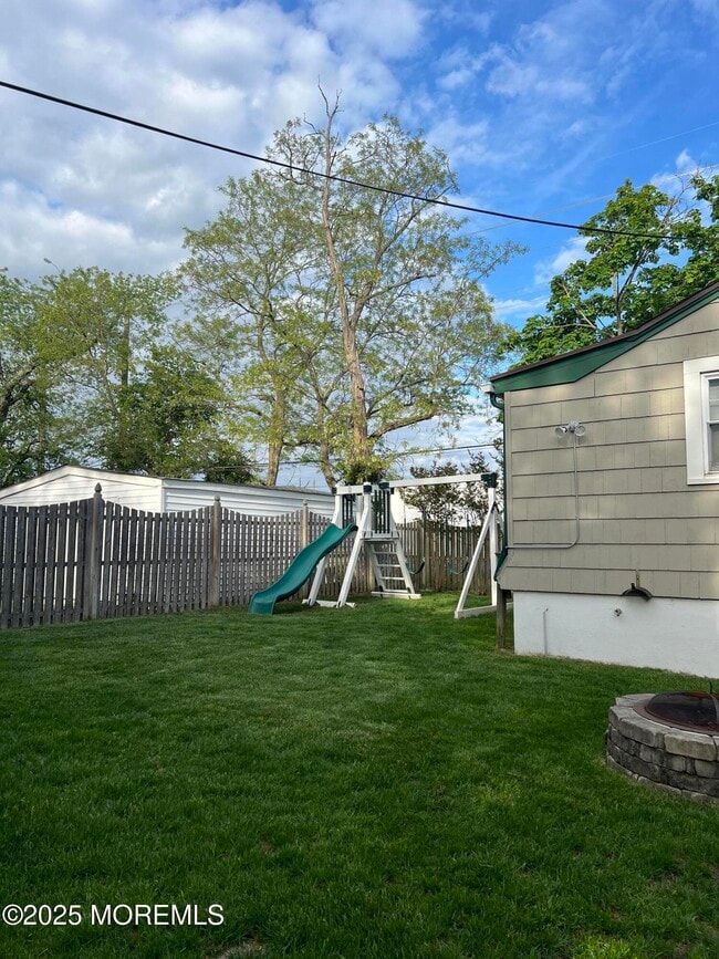 Building Photo - 312 Lake Dr