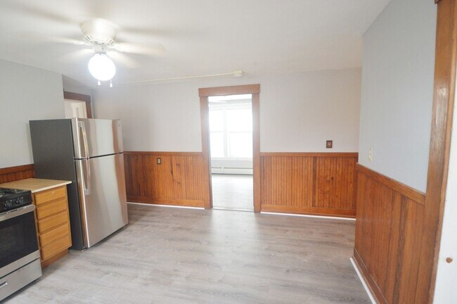 Building Photo - 38 Cascade St