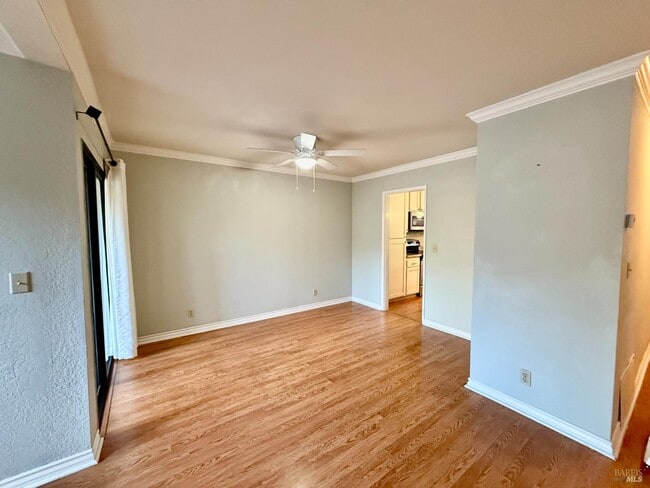 Building Photo - 1121 Grove Cir