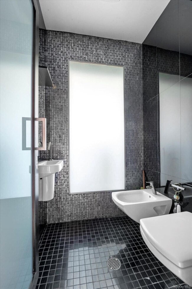 Building Photo - 21-70 31st St