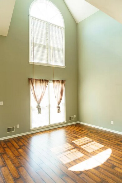 Building Photo - 9901 Head Farm Rd