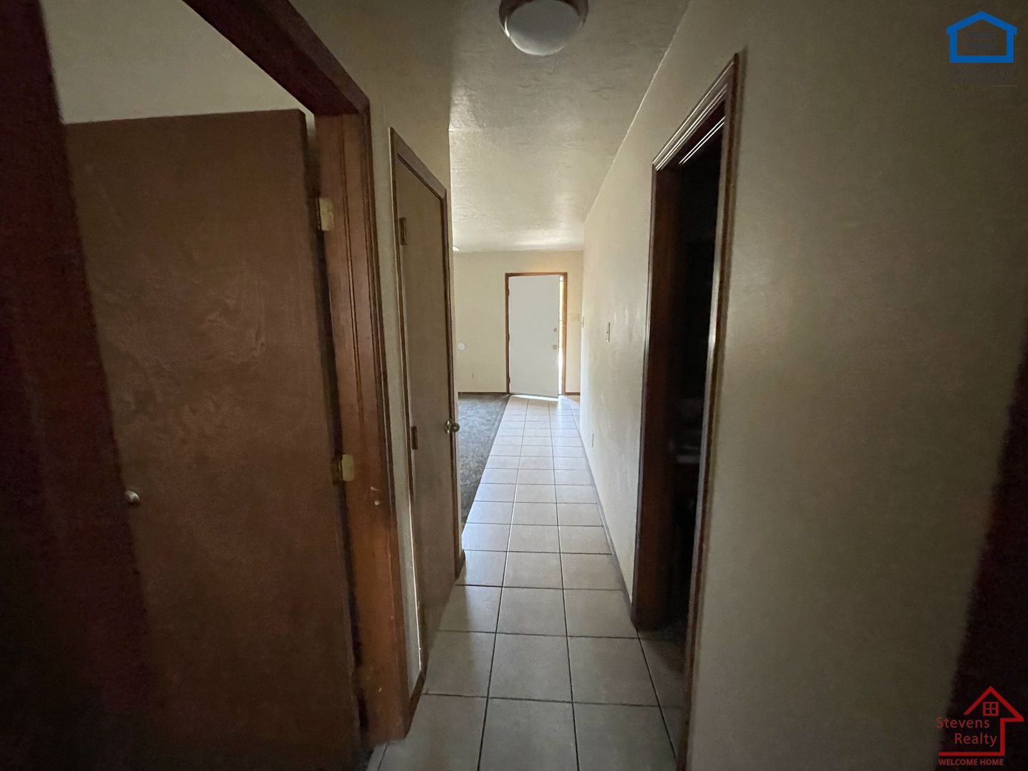 Building Photo - 1912 SW D Ave