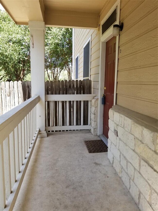 Building Photo - 2928 Thrushwood Dr