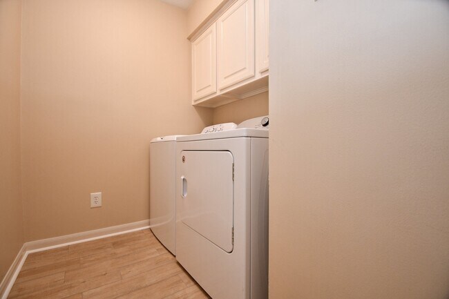 Building Photo - 5322 Pebble Way Ln