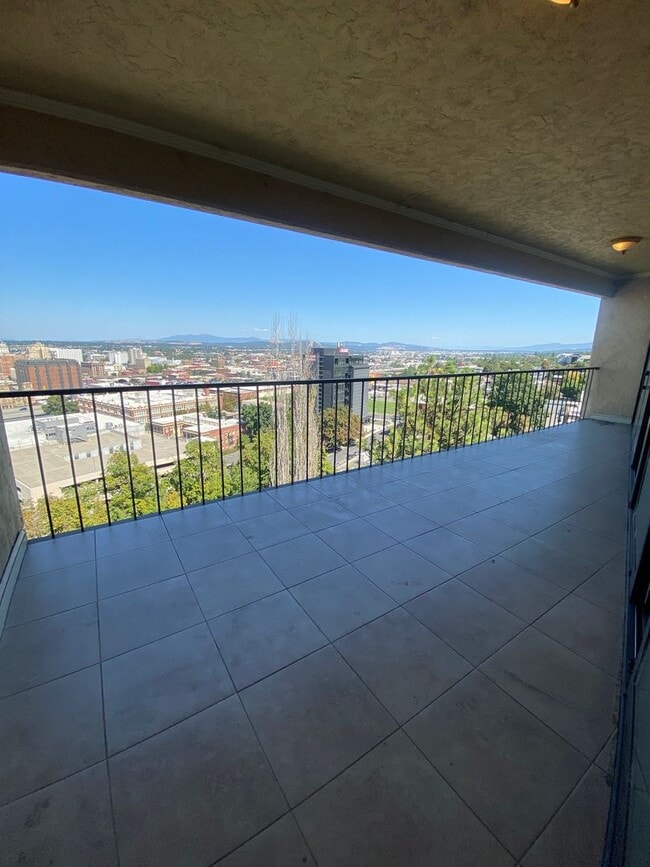 Building Photo - Class and Style! 3 Bed, 2 Bath South Hill ...