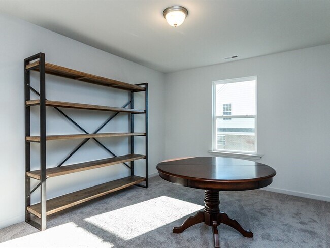 Building Photo - 1313 Achonechy Trl